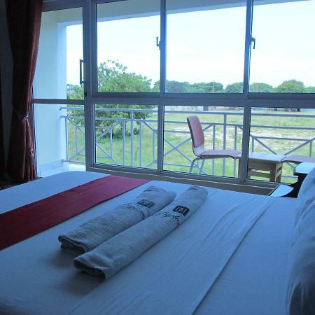 Diplomat Diani Beach Resort Buitenkant foto