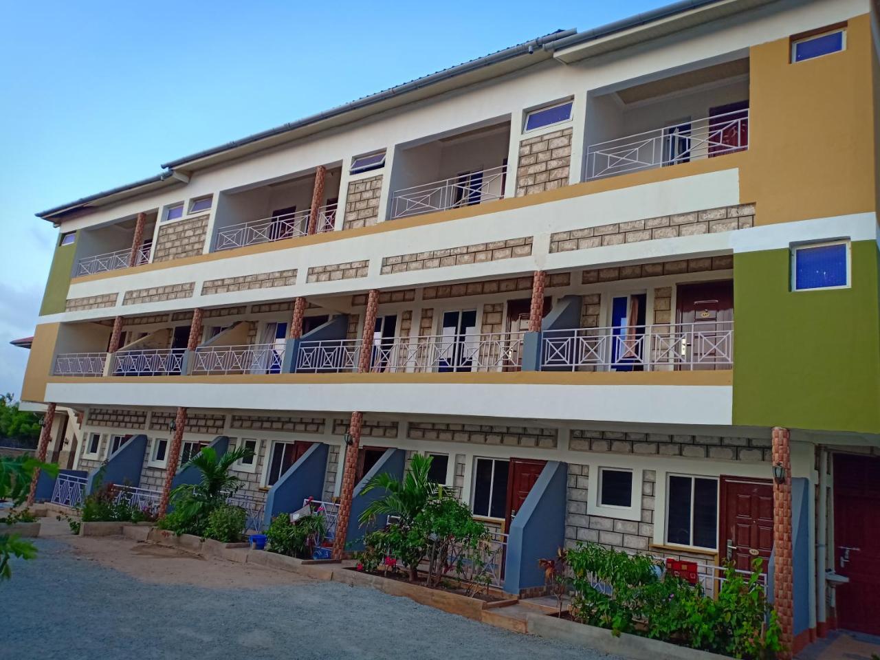Diplomat Diani Beach Resort Buitenkant foto