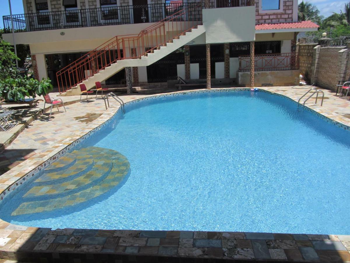 Diplomat Diani Beach Resort Buitenkant foto