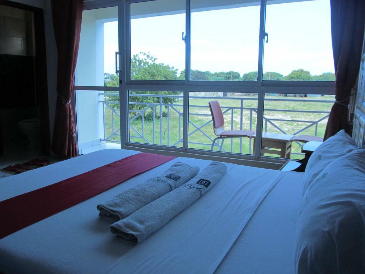 Diplomat Diani Beach Resort Buitenkant foto
