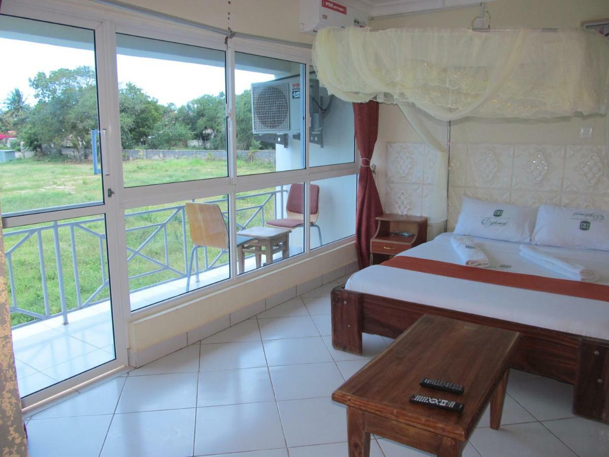 Diplomat Diani Beach Resort Buitenkant foto